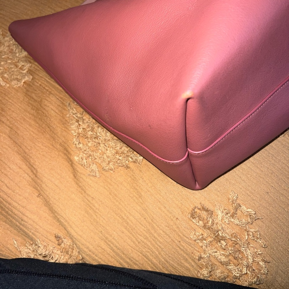 Saint Laurent Pink Tote Bag with Minimalist Design - Picture 8 of 13